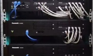 松下KX-NS300模拟分机128，但可以增加IP分机32个