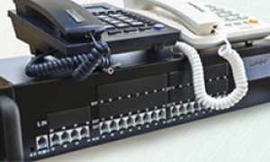 国威集团电话交换机外线打入内线有延时如何处理？